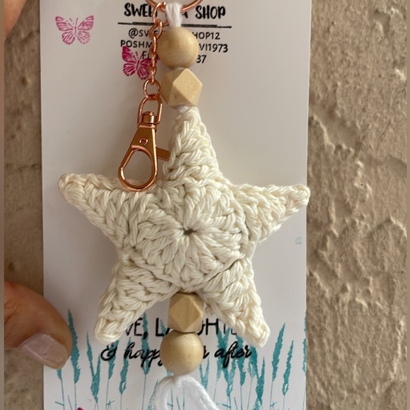HANDMADE CROCHET STAR KEYCHAIN NATURAL COLOR WOODEN BEADS - Picture 14 of 14